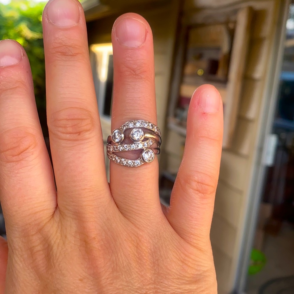 Fashion right hand ring. 925